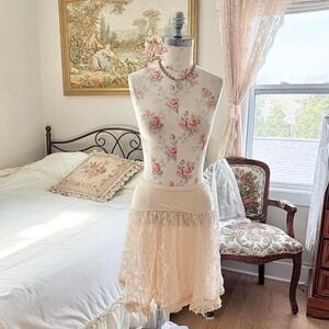 ace mini skirt  Y2K cream lace mini skirt Eco size small